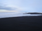 Sort sandstrand